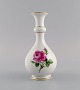 Meissen Pink Rose vase in hand-painted porcelain with gold edges. Early 20th 
century.
