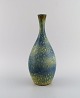 Carl Harry Stålhane (1920-1990) for Rörstrand. Vase i glaseret keramik. Smuk 
glasur i blå og grønne nuancer. Midt 1900-tallet.
