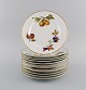 Royal Worcester, England. Tolv Evesham frokosttallerkener i porcelæn dekoreret 
med frugter og guldkant. 1980