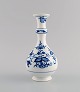 Antik Meissen Blue Onion vase in hand-painted porcelain. Early 20th century.
