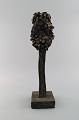 Max Seidenfaden (f. 1947), Danmark. "Gestalt". Organisk skulptur af rå, poleret 
og eloxeret bronze.