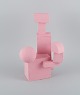 Christina Muff, dansk samtidskeramiker (f. 1971).
Unik kubistisk stentøjsskulptur i mat pink glasur.