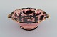 Vallauris, Frankrig.
Skål i keramik med fiskemotiv i flot lyserød glasur.