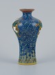 Gouda, Holland, art nouveau hånddekoreret keramikvase.
Ca. 1920’erne.