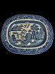 Quirky Sundays Antik & Vintage presents: Antique faience serving dish with Chinese pattern. The pattern is ...