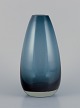 Tamara Aladin (1932-2019) for Riihimäen Lasi, Finland. Art glass vase in 
petroleum blue.