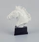Erich Oehme (1898-1970) for Meissen, Tyskland.  Skulptur i porcelæn i form af 
hestehoved.