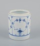 L'Art presents: 
Royal 
Copenhagen Blue 
Fluted. Rare 
tea jar missing 
lid.