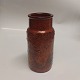 Nærmest cylindrisk vase I keramik fra Dagnæs
