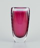 L'Art presents: 
Vicke 
Lindstrand for 
Kosta Boda, 
vase in purple 
and clear art 
glass.