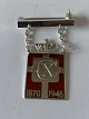 Antik Huset 
presents: 
Georg 
Jensen
Royal badge - 
brooch with 
chain 1870-1945