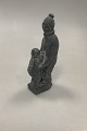 Greenlandic 
Soupstone 
figurine of 
Inuit woman and 
child