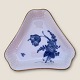 Royal Copenhagen
Blaue Blume
Gewirbelt mit Goldrand
Dreieckige Schale
Nr. 10/1881
*400 DKK