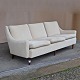 Sofa i lyst 
fløjl
3 pers
teak
204 cm