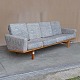 Hans Wegner 
sofa
GE 236/4
Eg
235 cm
