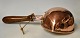 Pegasus – Kunst 
- Antik - 
Design 
presents: 
Antique 
Danish copper 
ladle with 
wooden handle, 
19th century.