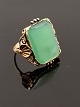 Middelfart 
Antik presents: 
14 carat 
gold ring with 
jade