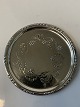 Georg Jensen. Flaskebakke i hammerslået sterling sølv.
Nummer: 51