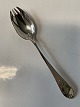 Antik Huset 
præsenterer: 
Lunch Fork 
Beaded silver 
cutlery
Kugle
Chr. Fogh 
silver
Length 17.5 
cm.
