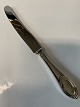 Antik Huset 
præsenterer: 
Træske 
Barnekniv Sølv 
Barnebestik
Længde 16,8 
cm.