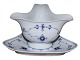 Antik K 
presents: 
Blue 
Fluted Plain
Gravy boat on 
triangular 
plate from 
1894-1897