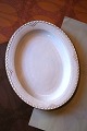 K&Co. presents: 
Rare oval 
Royal 
Copenhagen 
serving dish in 
Princess with 
gold 
decorations. 
37x30cm.
1850-70...
