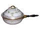 Antik K 
presents: 
Flora 
Danica
Round lidded 
bowl with 
wooden handle