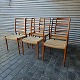 Kinnerup Antik 
& Porcelæn 
præsenterer: 
N.O. 
Møller stole 
sæt
Model 82
Teak