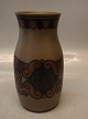 Brun Vase 19 cm 
Skønvirke 
dekoreret #89 
L. Hjorth ...