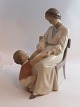 Bing & Gröndahl. Porzellanfigur. Mutter und Kind. Modell 1642. Höhe 23 cm. (1 
Wahl).
