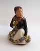 Lundin Antique 
präsentiert: 
Royal 
Copenhagen. 
Figur eines 
Amager 
Mädchens. 
Modell 12412. 
Höhe 14 cm. (1 
Wahl)