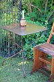 Gammelt fransk 
café bord med i 
afpudset metal 
og ...