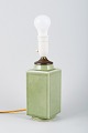 Kinesisk lampe 
af keramik, 
messing 
montering.