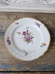 Karstens Antik 
presents: 
Royal 
Copenhagen Full 
Saxon Flower 
lunch plate 
21.5 cm. 
1850-98