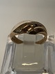 Antik Huset 
præsenterer: 
8 karat 
guld, Dame ring 
med slibninger.
Ring størrelse 
53.
