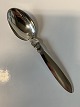 Antik Huset 
præsenterer: 
Georg 
Jensen Sterling 
Sølv Kaktus 
Teske No 033
Længde 12,4 
cm.