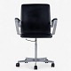 Roxy Klassik 
præsenterer: 
Arne 
Jacobsen / 
Fritz Hansen.
'Oxford'-
kontorstol i 
stål med ryg, 
sæde og armlæn 
i ...