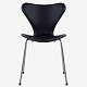 Roxy Klassik 
præsenterer: 
Arne 
Jacobsen / 
Fritz Hansen.
AJ 3107 - 
'Syver'-stol i 
sort læder og 
ben i stål. ...