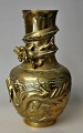 Pegasus – Kunst 
- Antik - 
Design 
präsentiert: 
Chinesische 
Bronzevase, 20. 
Jahrhundert.