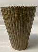 Arne Bang 
keramik
Vase med 
riller
Højde 12,5 cm.