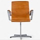 Roxy Klassik 
presents: 
Arne 
Jacobsen / 
Fritz Hansen.
Low-backed 
'Oxford' office 
chair in 
patinated 
natural ...