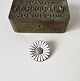 Margueritte 
broche i sølv 
og emalje