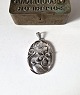Karstens Antik 
presents: 
Bernhardt 
Hertz silver 
pendant 
decorated with 
flower
