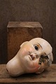 Gammelt 1800 
tals dukke 
hoved i bemalet 
papmache...