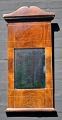 Pegasus – Kunst 
- Antik - 
Design 
presents: 
Danish 
Empire mahogany 
mirror circa 
1830.