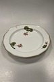 Danam Antik 
presents: 
Royal 
Copenhagen Art 
Nouveau Pattern 
No. 225 
Geranium Round 
Platter No. 
2018