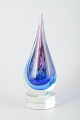 L'Art presents: 
Murano
Drop-shaped 
glass 
sculpture, 
1970s.