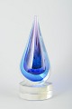 L'Art presents: 
Murano
Drop-shaped 
glass 
sculpture, 
1970s.