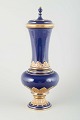 L'Art presents: 
Meissen
Lidded 
porcelain vase, 
early 20th 
century.