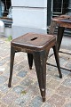 Original gammel fransk Tolix taburet i afpudset metal med fantastisk fin 
patina... Original gammel fransk Tolix taburet i afpudset metal med fantastisk fin 
patina...